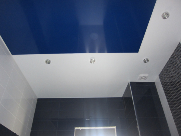 Цветной натяжной потолок